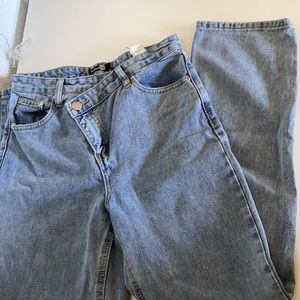 Boohoo Asymetric Jean